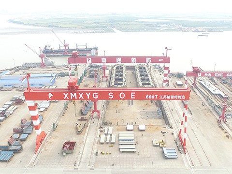 象嶼海(hǎi)裝600T造船(chuán)門(mén)式起重機(jī)