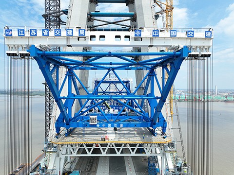 常泰大(dà)橋1800t橋面吊機(jī)